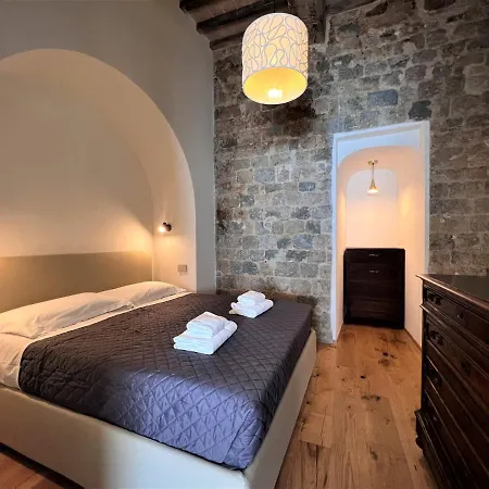 Torre Del Cavaliere Апартаменти
