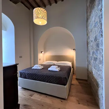 Torre Del Cavaliere Апартаменти
