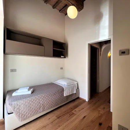 Torre Del Cavaliere Апартаменти